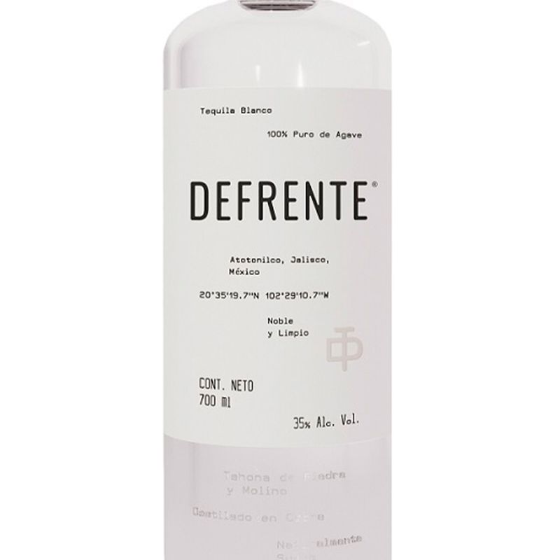 T7474-Vinoteca-Tequila-Defrente-Bco-700-Ml-002.jpg