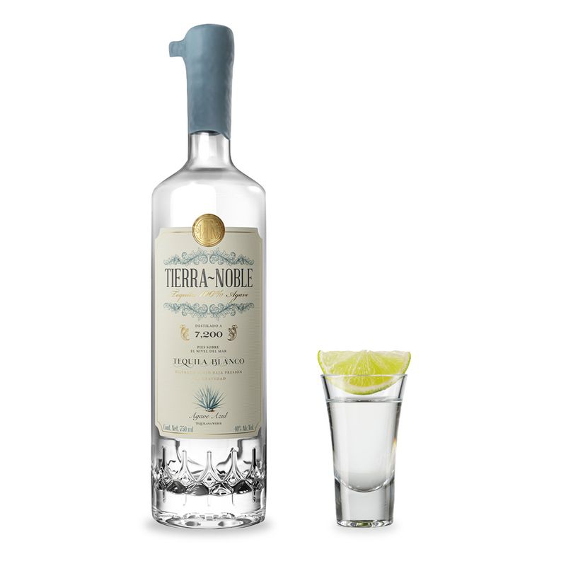 T28546-Vinoteca-Tequila-Tierra-Noble-Blanco-750-ml-002.jpg