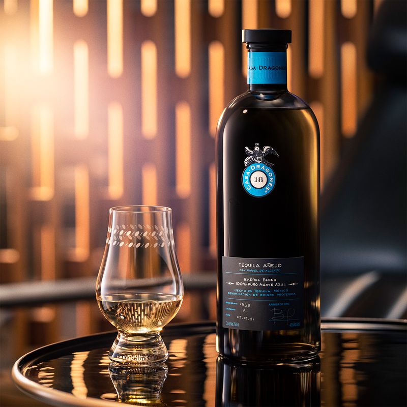 T28579-Vinoteca-Tequila-Casa-Dragones-Barrel-Blend-750-ml-002.jpg