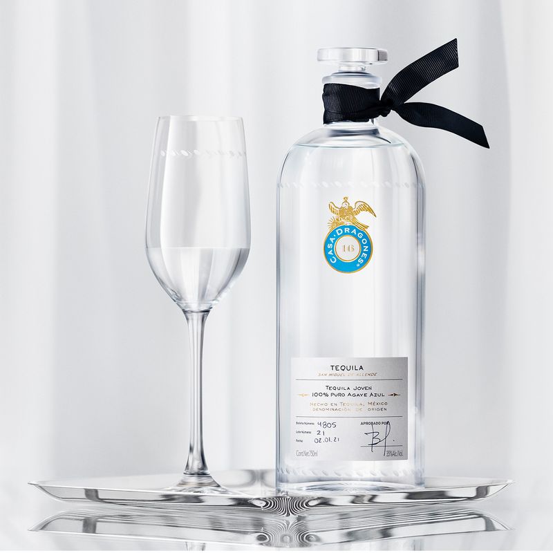 T28297-Vinoteca-Tequila-Casa-Dragones-Joven-750-ml-001.jpg