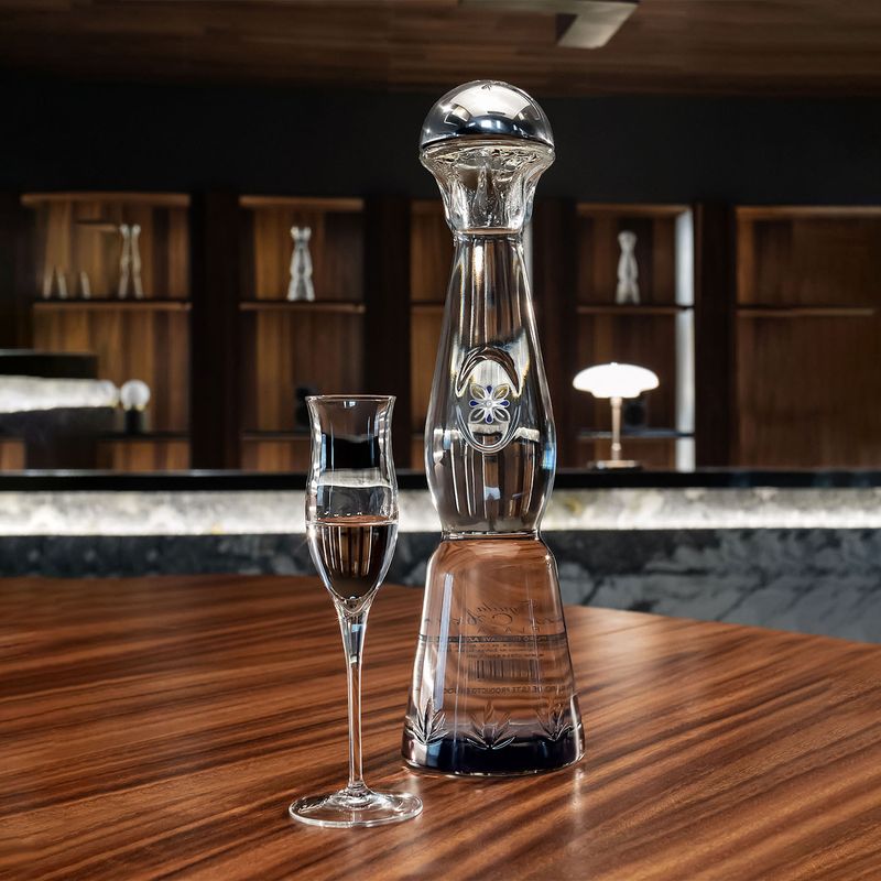 T27618-Vinoteca-Tequila-Clase-Azul-Plata-750Ml-006.jpg