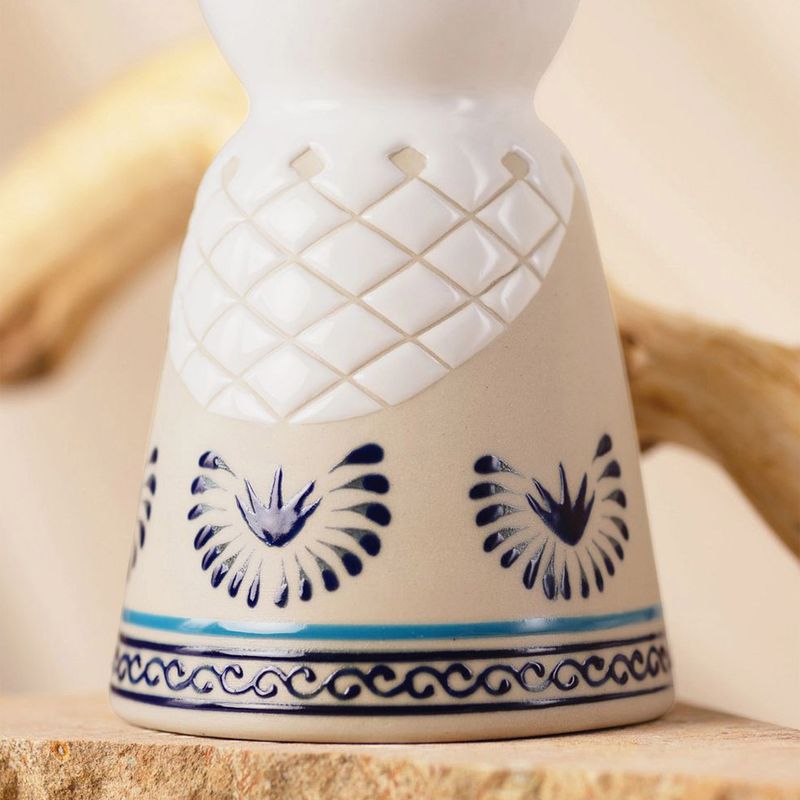 T28568-Vinoteca-Tequila-Clase-Azul-Anejo-750Ml-009.jpg