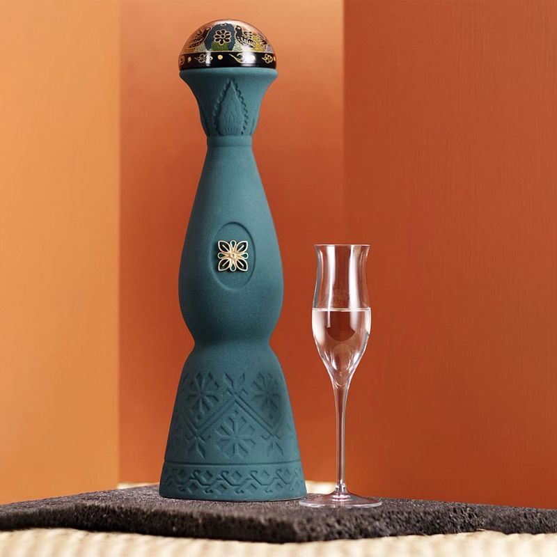 T7401-Vinoteca-Mezcal-Clase-Azul-Guerrero-750Ml-008.jpg