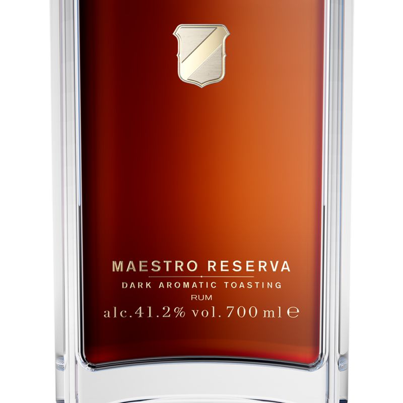 R24845-Vinoteca-Ron-Brugal-Maestro-Reserva-700-ml-002.jpg