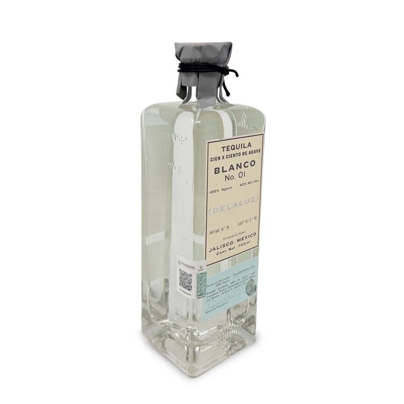 T28511-Vinoteca-Tequila-Delaluz-Blanco-700ml-004.jpg