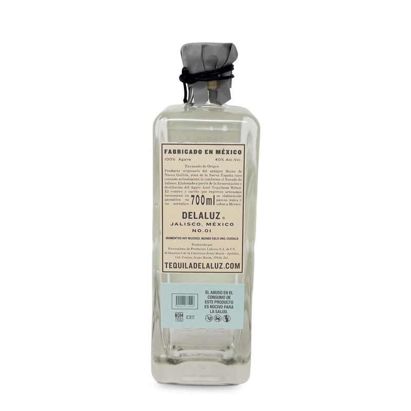 T28511-Vinoteca-Tequila-Delaluz-Blanco-700ml-006.jpg