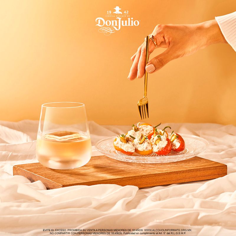 T27222-Vinoteca-Tequila-Don-Julio-1942-750Ml-004.jpg