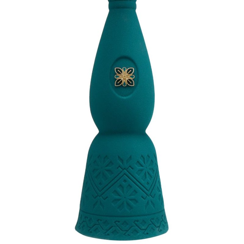 T7401-Vinoteca-Mezcal-Clase-Azul-Guerrero-750-ml-002.jpg
