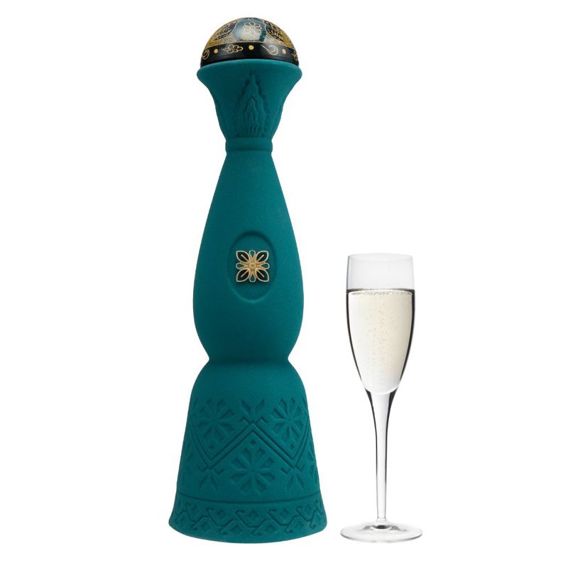 T7401-Vinoteca-Mezcal-Clase-Azul-Guerrero-750-ml-003.jpg